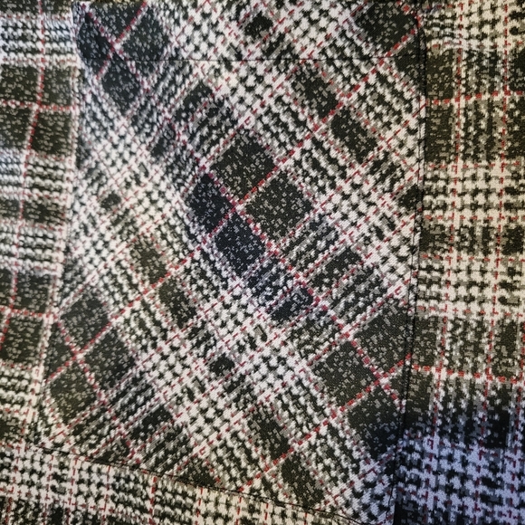 18/20W plaid skirt with pockets on back Est 1946 - Picture 3 of 4